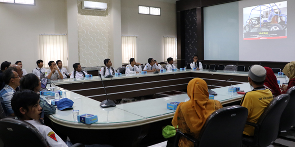 Kunjungan Belajar SMK Wisnuwardhana di Fakultas Teknik UM