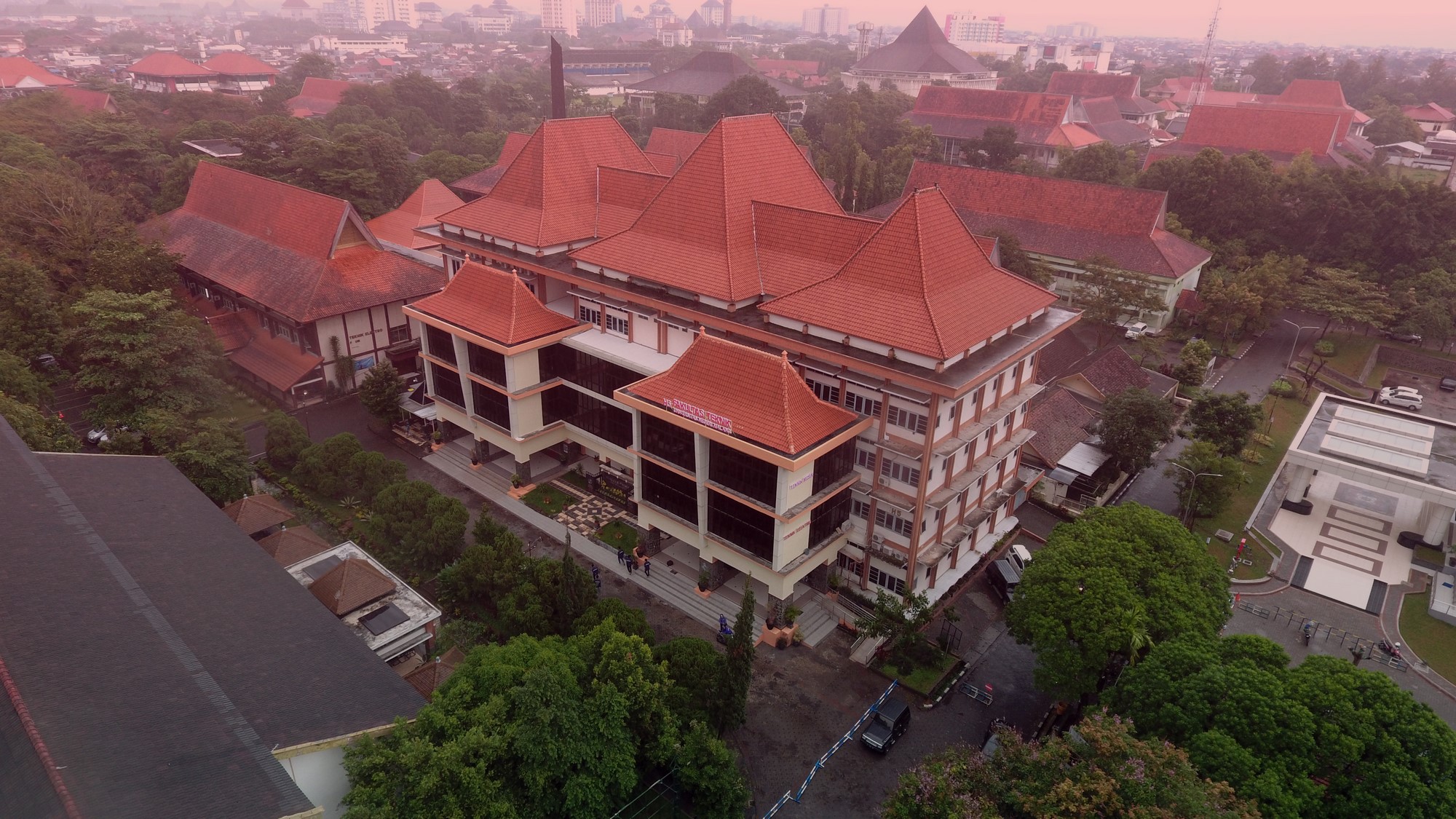Fakultas Teknik Universitas Negeri Malang Terbaik ke-4 se Indonesia Versi THE WUR 2023 by Subject